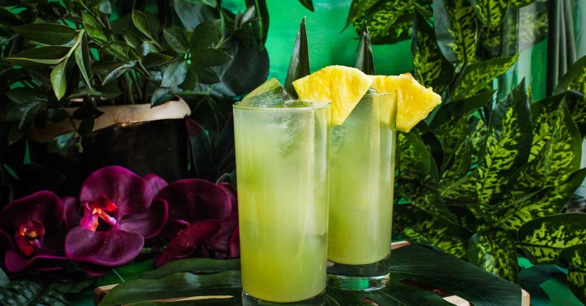 Tropical Refresher Pineapple Cocktail Recipe - MomTrends