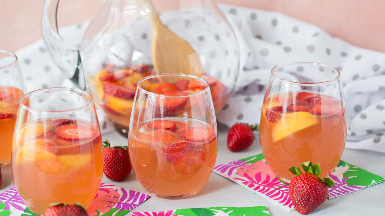 White Wine Sangria {Perfect for Summer!} - NeighborFood