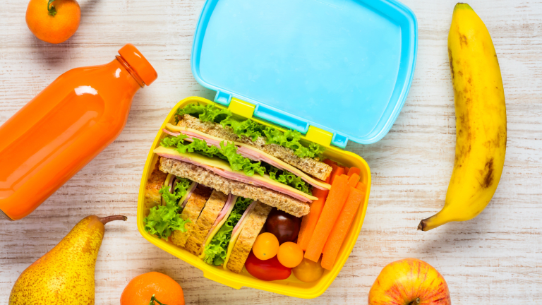 Teaching Tweens to Pack Their Own School Lunches - MomTrends