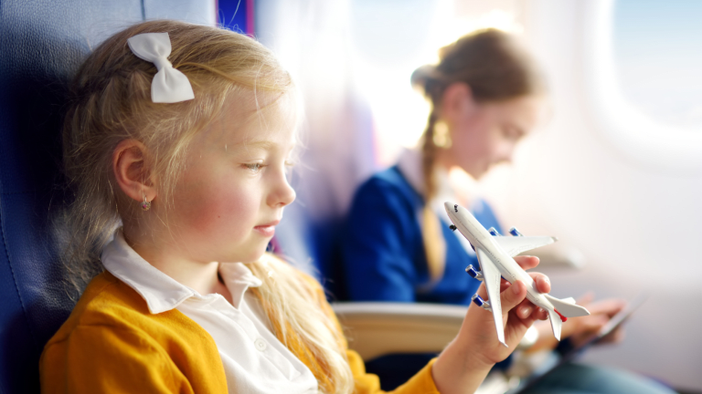 Top Tips to Keep Kids Entertained on Flights - MomTrends