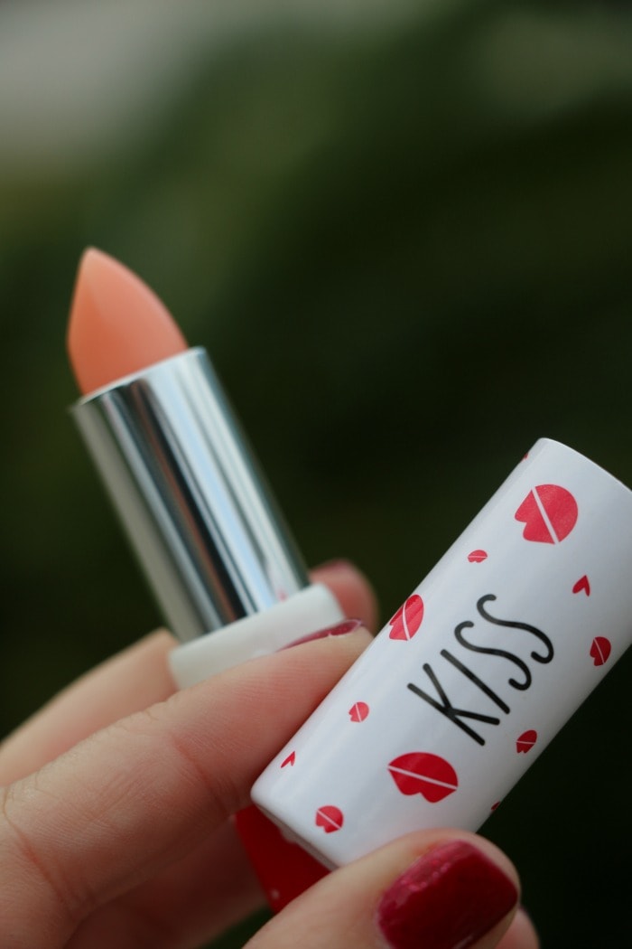 The Best Lip Gloss For Dry Lips Momtrends 