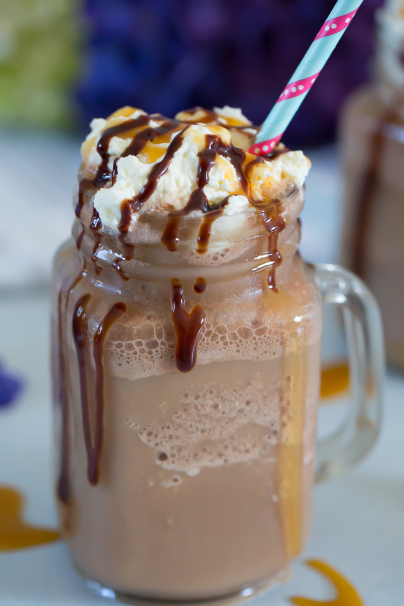 Boozy Mocha Frappe - MomTrends