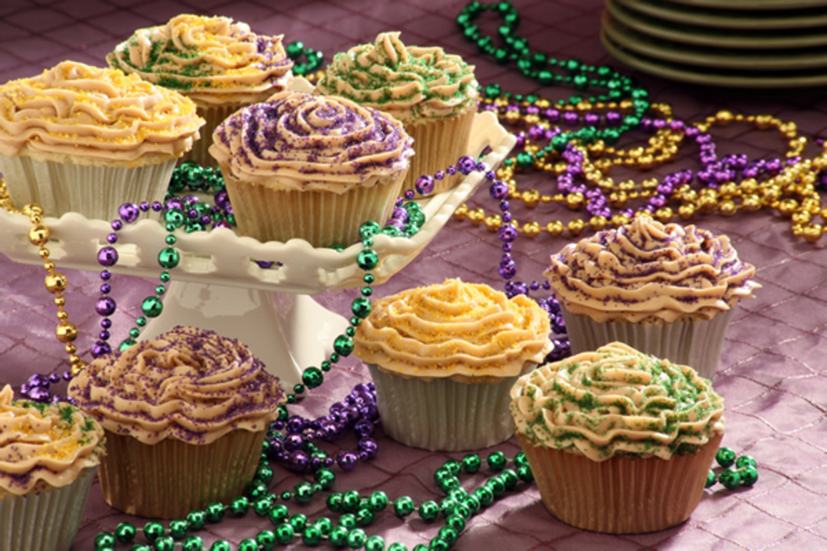 King Cake Cupcakes - MomTrends