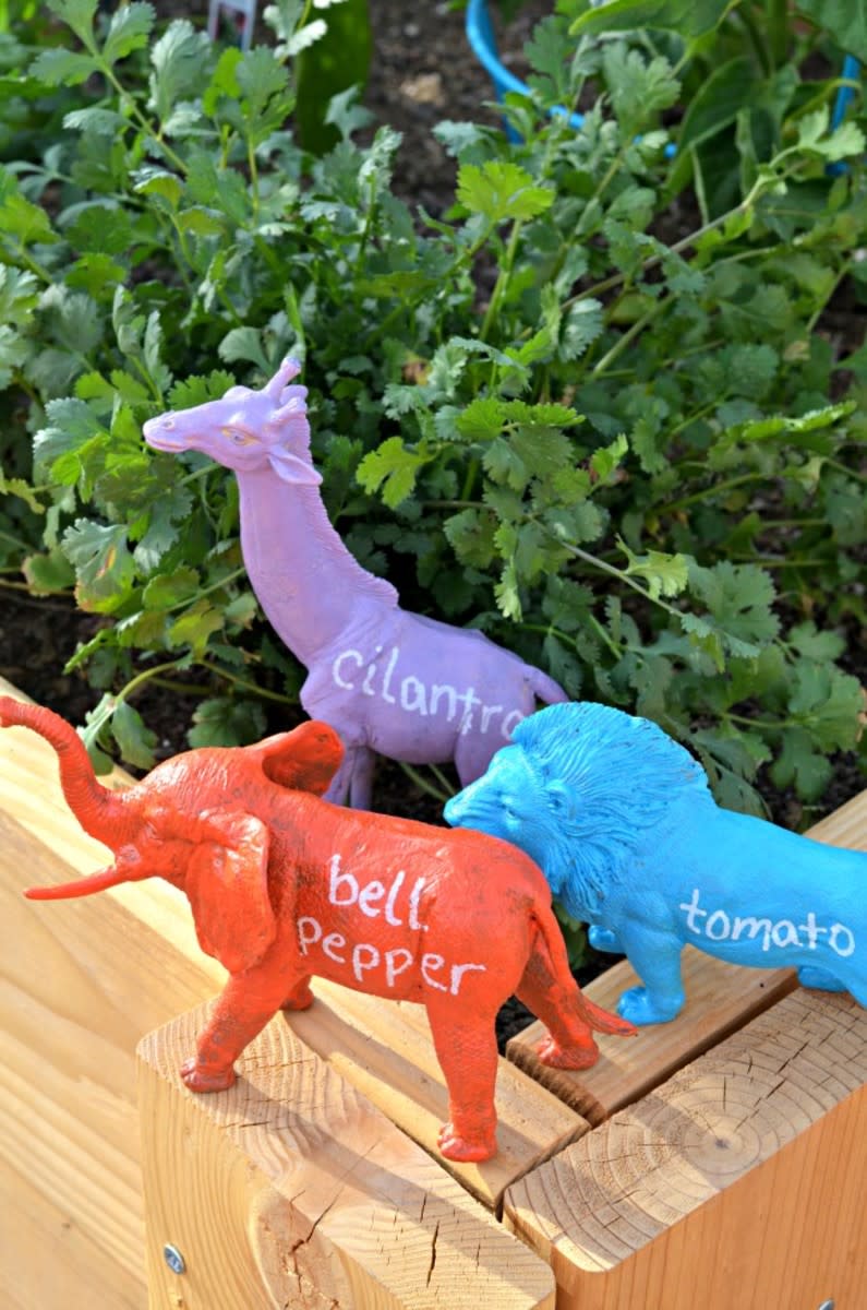 Kid Craft Safari Animal Garden Markers MomTrends