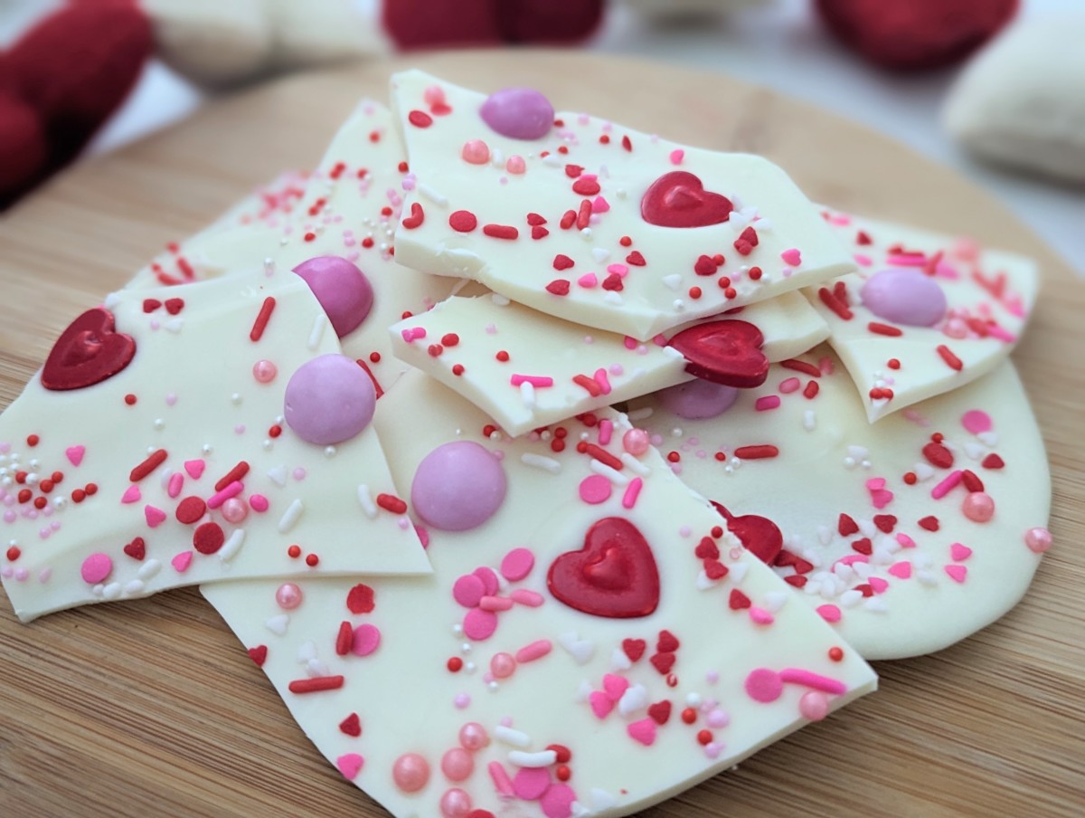 No Bake Valentines Day White Chocolate Bark - MomTrends