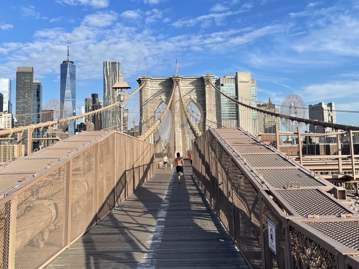 Walk the Brooklyn Bridge - MomTrends